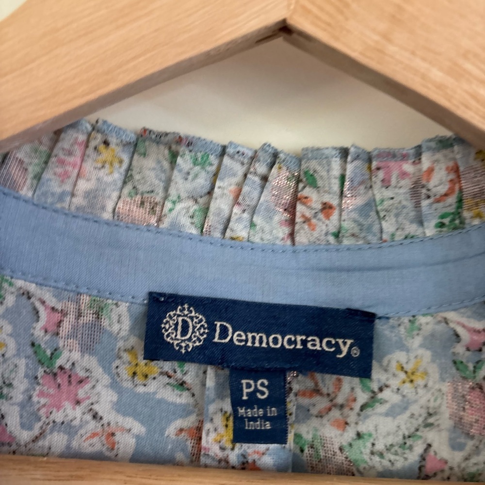 Democracy Multicolor Floral Blouse NWT - Picture 3 of 4